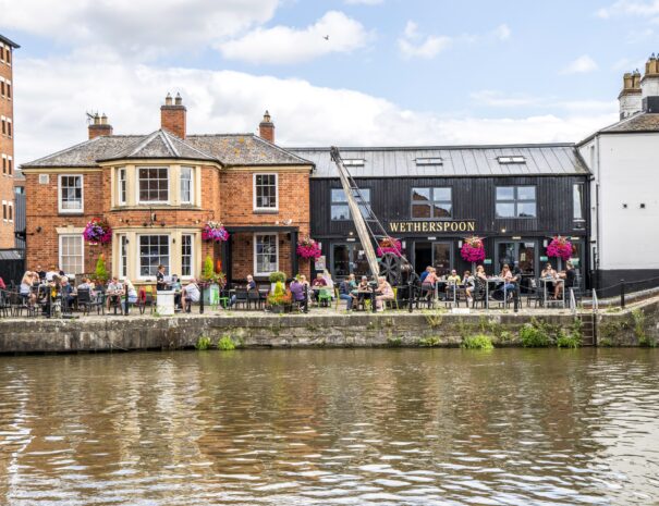 Gloucester,,Uk-,August,19,,2023:,Wetherspoon,Pub,At,Gloucester,Docks